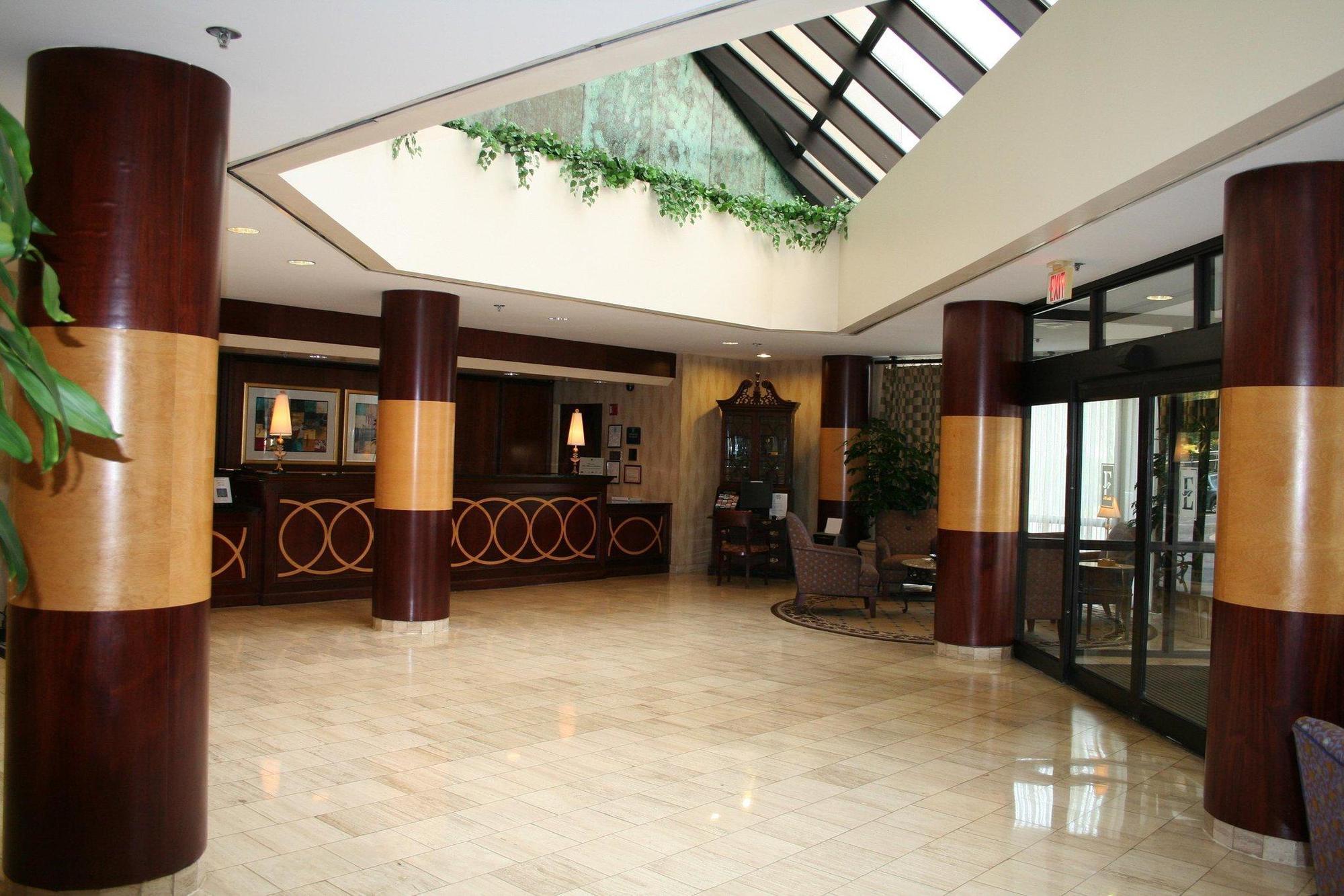 Hotel Embassy By Hilton Atlanta Galleria Smyrna